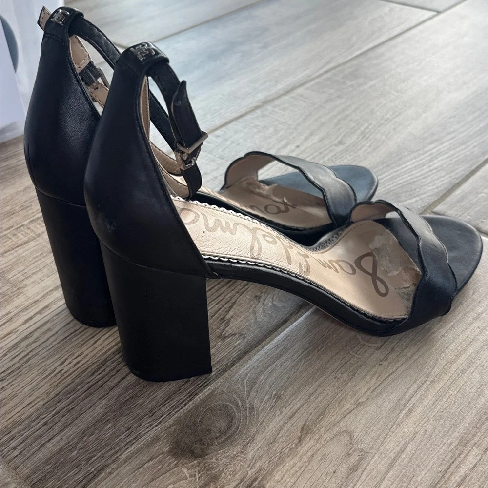 Sam Edelman Black Scalloped Heel Sandals. Size 8.5 in great condition